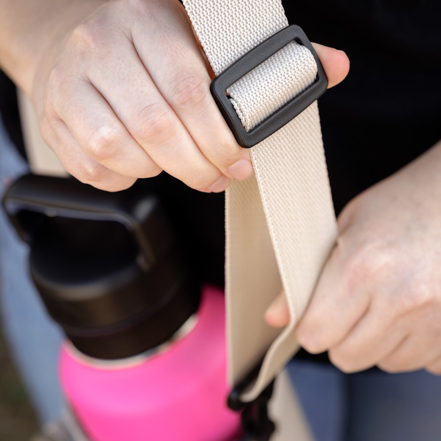 32-40 Fl Oz Water Bottle Sling Carrier with Shoulder Strap and Front Zipper Pocket, Khaki